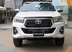 Giá niêm yết Toyota Hilux 2019 giảm tới 33 triệu đồng