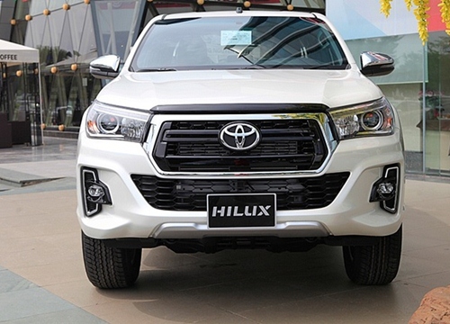 Giá niêm yết Toyota Hilux 2019 giảm tới 33 triệu đồng