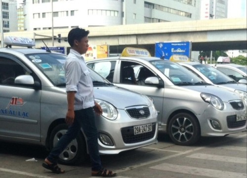 Hà Nội "quản" taxi bằng màu sơn và phân vùng: Làm khó doanh nghiệp