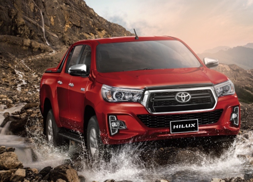 Toyota Hilux bất ngờ giảm giá niêm yết, có thêm phiên bản cạnh tranh Ford Ranger XLS