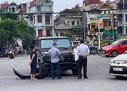 Tài xế taxi "rớt mồ hôi" khi tông phải Mercedes-AMG G63 giá 13 tỷ đồng