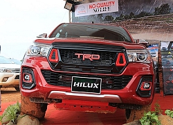 Giá xe Toyota Hilux mới nhất tháng 9: Thêm phiên bản mới Hilux 2.4E máy dầu 4x2 MT