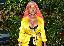 Trước khi tuyên bố giải nghệ, Nicki Minaj hay diện đồ khoe ngực quá đà