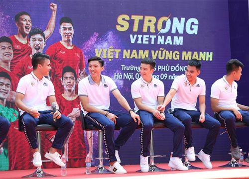 Văn Hậu hé lộ tham vọng ở Hà Lan, Quang Hải truyền cảm hứng cho học sinh cấp 2