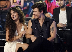 &#8220;Vờn&#8221; nhau chán chê trên sân khấu VMAs 2019, cuối cùng Shawn Mendes và Camila Cabello đã chịu hôn nhau khi diễn &#8220;Senorita&#8221;?