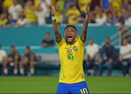 Brazil 0-1 Peru: Neymar "nặng vía"?