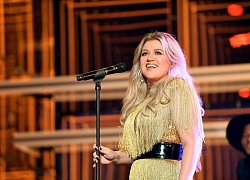 Kelly Clarkson hết lời ngợi ca Taylor Swift: 'Cô ấy là nữ doanh nhân thông minh nhất trong ngành công nghiệp âm nhạc'