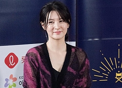 Lee Young Ae bất ngờ già nua vì kiểu tóc 'bà thím' và trang phục sến súa