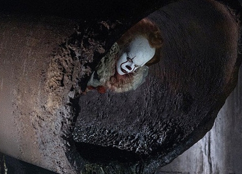 Loạt ảnh hậu trường vừa đáng yêu vừa kinh dị của IT2: Gã Hề Ma Quái Pennywise cũng bị hù điếng người