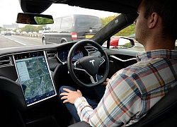 Tesla bị ép triệu hồi hệ thống Autopilot vì kém an toàn