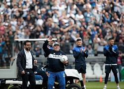 Maradona rớt nước mắt vì được chào đón khó tin