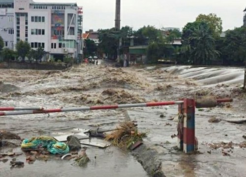 Mưa lớn kéo dài, cảnh báo lũ và sạt lở tại các tỉnh Đông Bắc