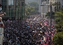 Người biểu tình Hong Kong kéo đến lãnh sự quán Mỹ, TQ cảnh báo "rắn"