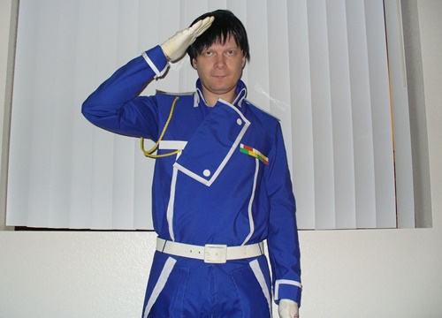 Thật dũng cảm khi dám cosplay Đại tá Roy Mustang đẹp trai không góc chết!