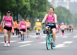 2 VĐV Trung Quốc bị phạt nặng vì đạp xe ở giải marathon