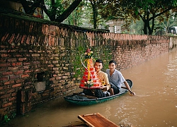 Bộ ảnh ăn hỏi độc nhất đầu mùa cưới, gây chú ý hơn cả là "thái độ" của cô dâu đối với chú rể lúc "thuyền hoa" cập bờ