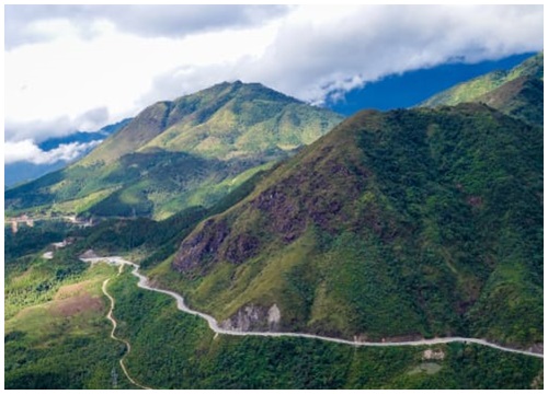 Vịnh Hạ Long trong sương