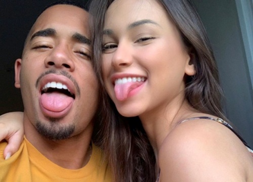 Gabriel Jesus công khai trái ý mẹ vì cô bạn gái xinh đẹp