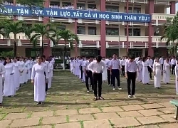 Màn tập thể dục giữa giờ dễ thương của học sinh Bình Dương