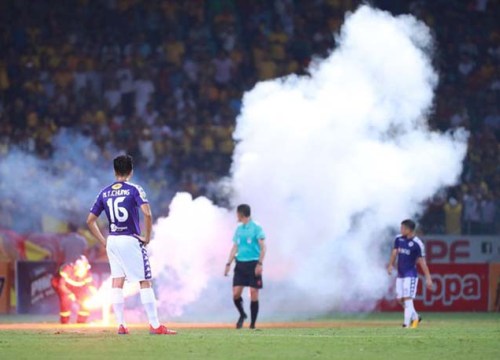 Pháo sáng có thể khiến tuyển Việt Nam thiệt hại lớn ở vòng loại World Cup