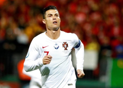 Ronaldo được đối thủ ca ngợi trước ngày phá kỷ lục ghi bàn