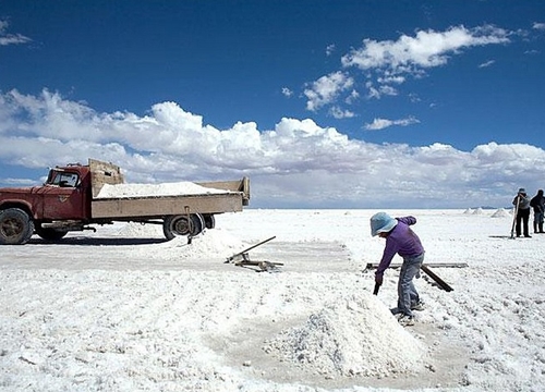 Bolivia 'đổi đời' nhờ lithium