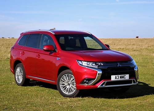 Liên tục dính triệu hồi tại Việt Nam, Mitsubishi Outlander PHEV mới bán tại Anh có gì?