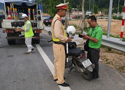 Hiểm họa xe máy đi trên cao tốc Hạ Long - Hải Phòng