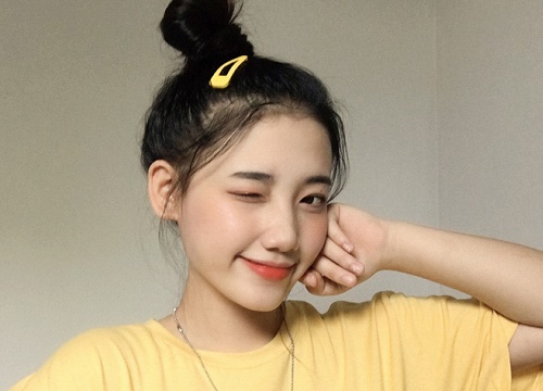 Hotgirl áo dài Đà Nẵng gây sốt bởi góc nghiêng cực giống Suzy, sở hữu hơn 12k follow Instagram và hàng chục clip triệu view