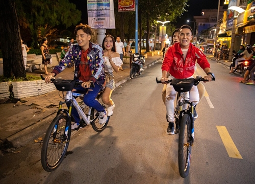 Ngô Kiến Huy, Quang Trung, Huỳnh Lập, Khả Như phá đảo chợ đêm Cần Thơ, bị fan bao vây ở bến Ninh Kiều