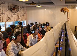 Phòng game ngày nay đang làm mọi cách để thu hút game thủ, kể cả việc treo xe đạp lên trần nhà để trang trí