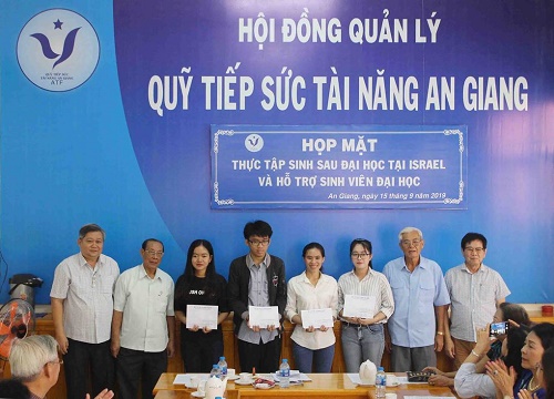 Sinh viên xuất sắc, tiêu biểu sẽ nhận được sự hỗ trợ từ Quỹ Tiếp sức tài năng