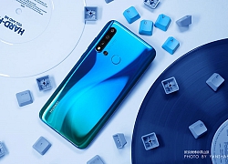 Trên tay Huawei Nova 5i: Bóng bẩy, nhiều camera và giá phải chăng