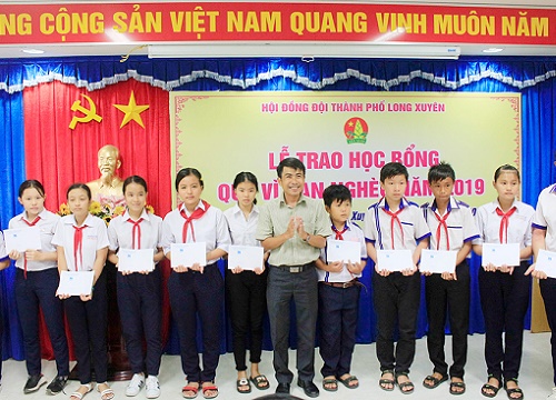 2.000 đồng vì bạn nghèo