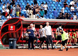 Báo Trung Quốc: &#8220;Thuê Hiddink thật tốn tiền, phí thời gian&#8221;