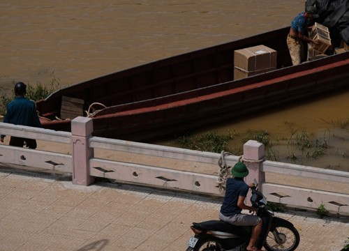 Cận cảnh buôn lậu 'chọc thủng' biên giới Quảng Ninh