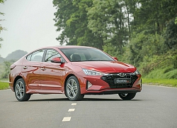 Cạnh tranh Mazda3, Hyundai Elantra bất ngờ giảm giá hơn 30 triệu