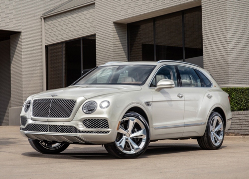 Bentley Bentayga ra mắt phiên bản dành cho cao bồi miền Tây, nội thất đặc biệt bọc da "lạ"