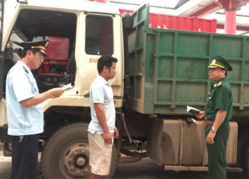 Đấu tranh chống buôn lậu, gian lận thương mại tại cửa khẩu Cha Lo