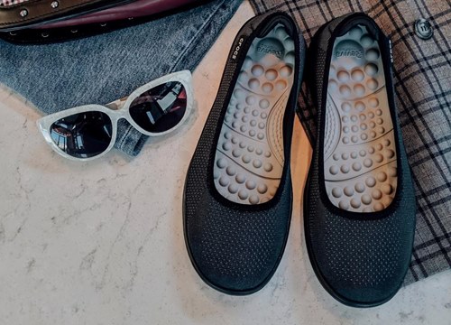 Gợi ý cách mix & match "kiểu gì cũng chất" với BST Crocs RevivaTM