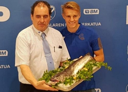 Odegaard được thưởng một&#8230; con cá khi tỏa sáng ở La Liga