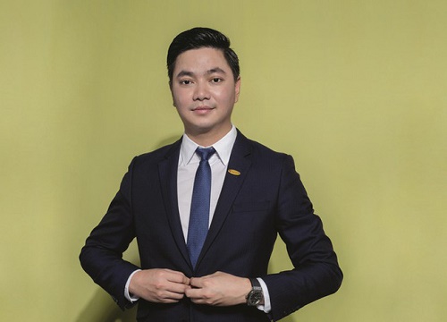 Profile "khủng" của chàng trai đi "đu đưa" cùng Primmy Trương: CEO được Forbes vinh danh, Instagram chỉ follow 1 người con gái