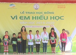 Quảng Ninh: Trao học bổng "Vì em hiếu học" cho 70 học sinh nghèo vượt khó