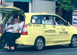 Taxi 'làm xiếc' nhồi nhét 11 người lưu thông trên Quốc lộ 1