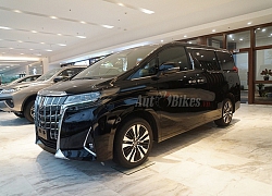 Toyota Alphard hơn 4 tỷ đồng có gì đặc biệt?