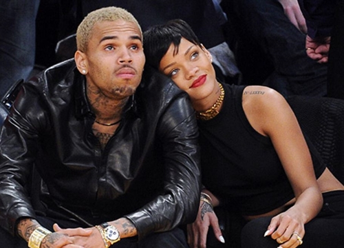 10 năm sau vụ hành hung Rihanna, Chris Brown vẫn "mặt dày" tán tỉnh lại bạn gái cũ