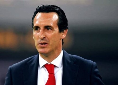 "Arsenal đang được Unai Wenger dẫn dắt, ông ấy cần phải thay đổi"