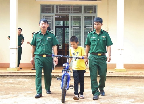 "Bản nhạc tình người" ngân vang trên biên giới