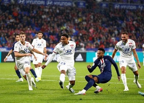 Bị CĐV Lyon thóa mạ, Neymar vẫn có lời đáp trả đanh thép