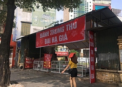 Giảm giá "khủng" nhưng bánh Trung thu vẫn ế ẩm, không ai mua